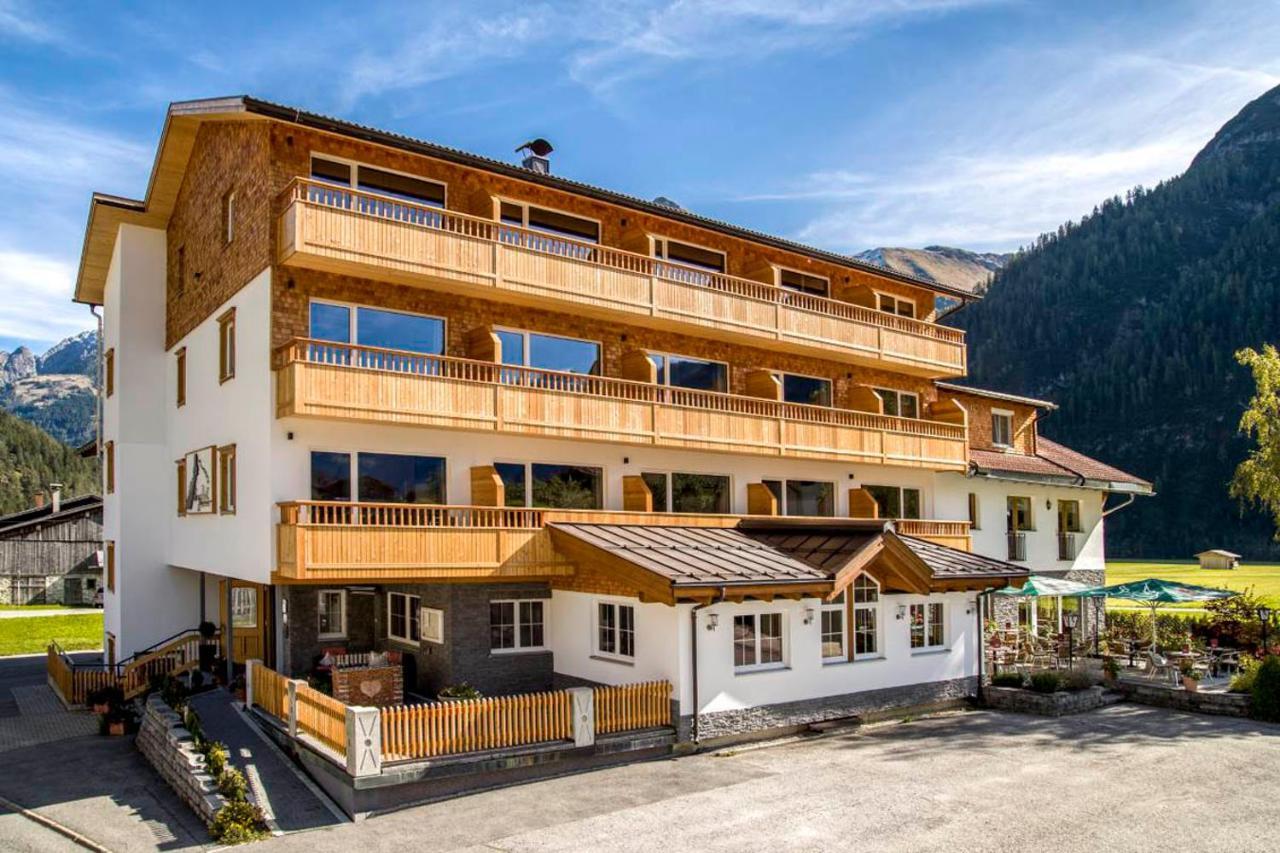 Wohlfuehlhotel Berg Heil Holzgau Dış mekan fotoğraf